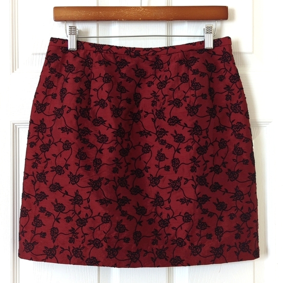 Ann Taylor 90's Vintage Floral Embroidered Silk High Waisted Mini Skirt Red 10P - Picture 1 of 10